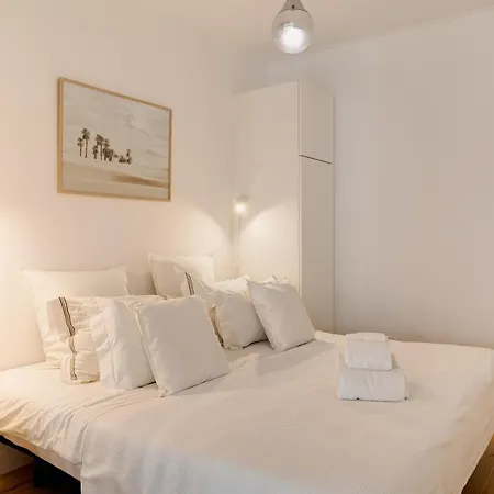 Διαμέρισμα Alfama Chic Penabuquel3 *