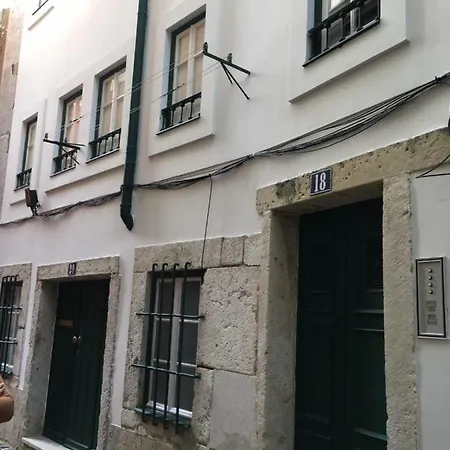 Διαμέρισμα Alfama Chic Penabuquel3 *